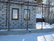 Продам дом В связи с переездом продам дом из газобетона 2012 года, с частичным ремонтом, 2 входа, 2 этажа, 2 ванны, большой холл, кухня студия с кухон, Барнаул - Купить дом