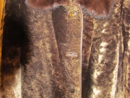 Челябинск: Полушубок мутоновый Полушубок удлиненный, норковый воротник, отделка кожей, на пуговицах, рукав отложной, р-р 48-50, рост до 180, заводское производст