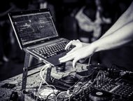  DJ     ,   art events    -    , ,  -  