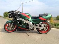 : Kawasaki ZXR 750 H1    ZXR 750 H1 1989        )         